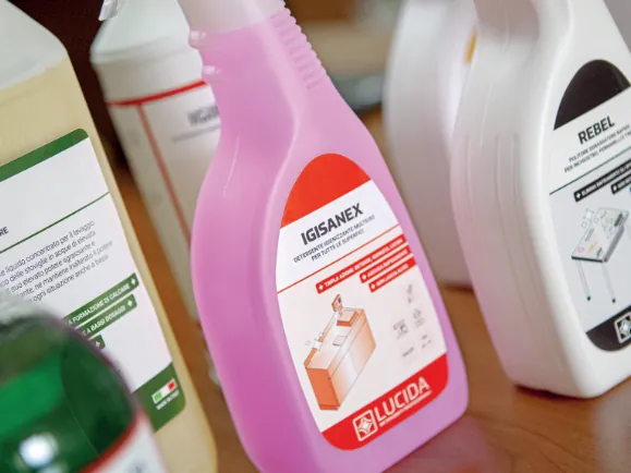 Effe / Lucida — detergenti professionali Lucida