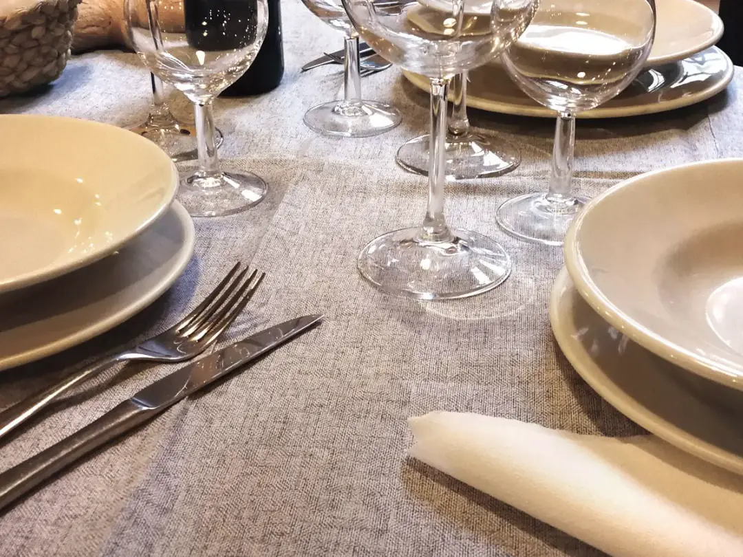 RC Table Top — tovagliato monouso su tavola di ristorante
